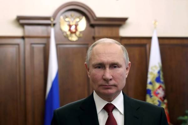 Владимир Путин поздравил граждан РФ с Днём России
