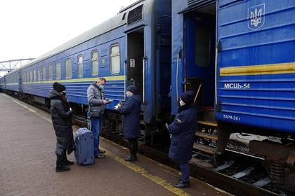 На Украине пассажир поезда умер после падения с верхней полки