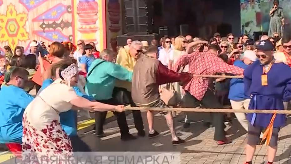 На "Славянской ярмарке" в Петербурге установили рекорд по массовому перетягиванию каната