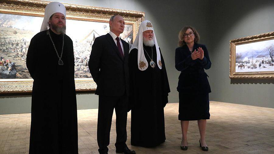 Путин посетил посвященную 800-летию Александра Невского выставку