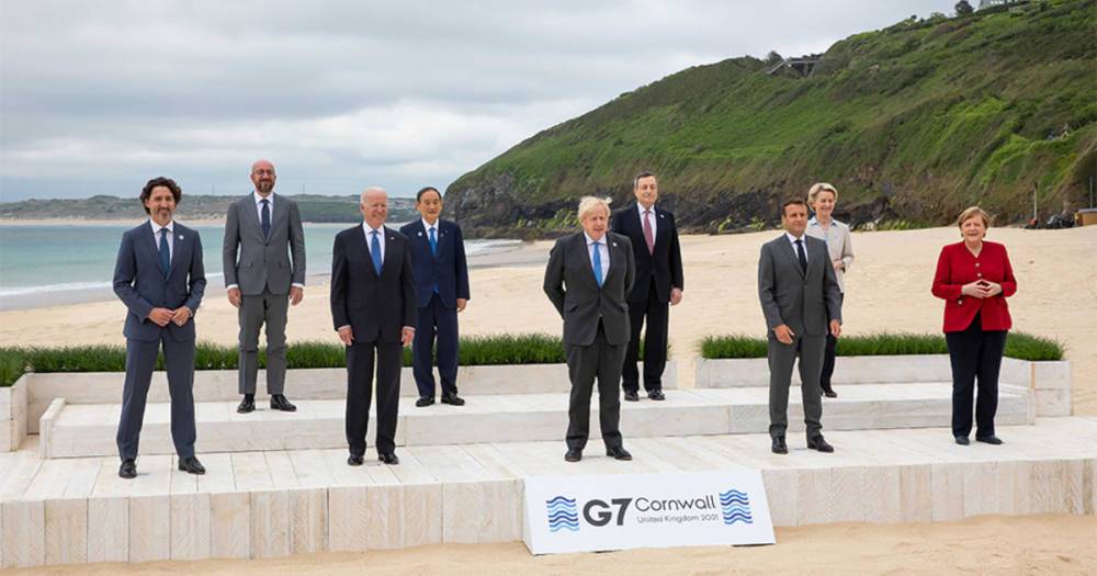 Фото лидеров на саммите G7 стало мемом