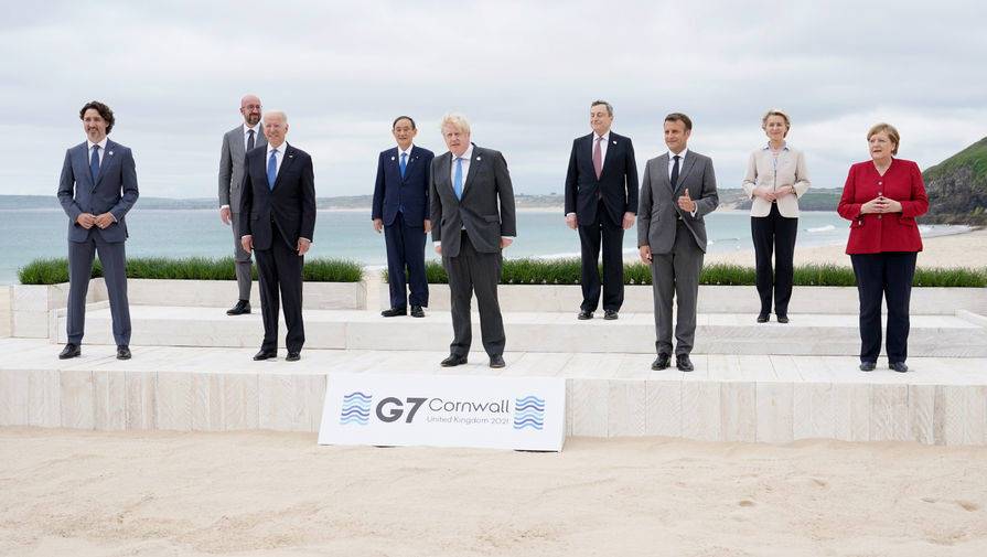 Фотография лидеров G7 стала мемом