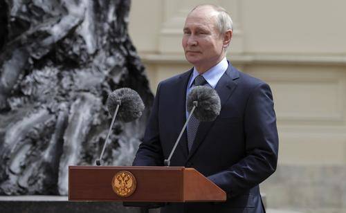 Президент РФ Путин заявил, что Россия должна помогать остальным странам в борьбе с COVID-19