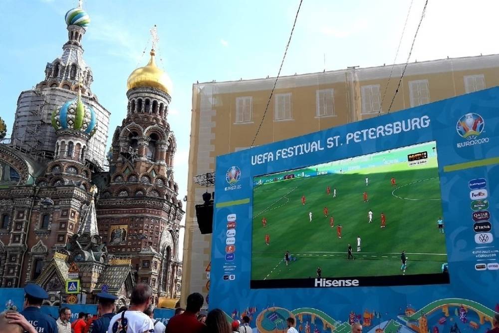 Болельщики стягиваются в фан-зоны в Петербурге к матчу Россия – Бельгия