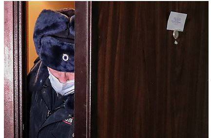 В Москве грабители обокрали квартиру на миллион рублей и забыли деньги