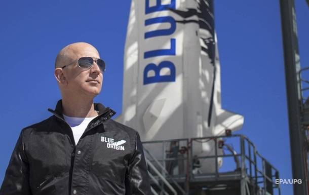 Полет в космос с Безосом продан на аукционе за $28 млн