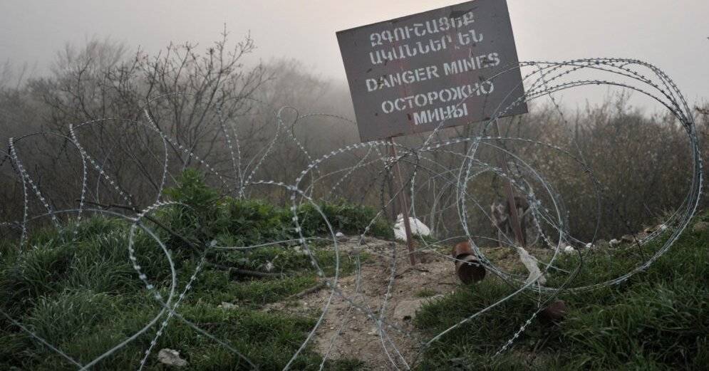Конфликт в Карабахе: Азербайджан и Армения разменяли пленных на карты минных полей