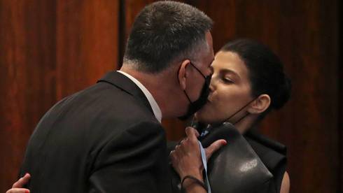 Проклятия и поцелуи: фоторепортаж с присяги нового правительства