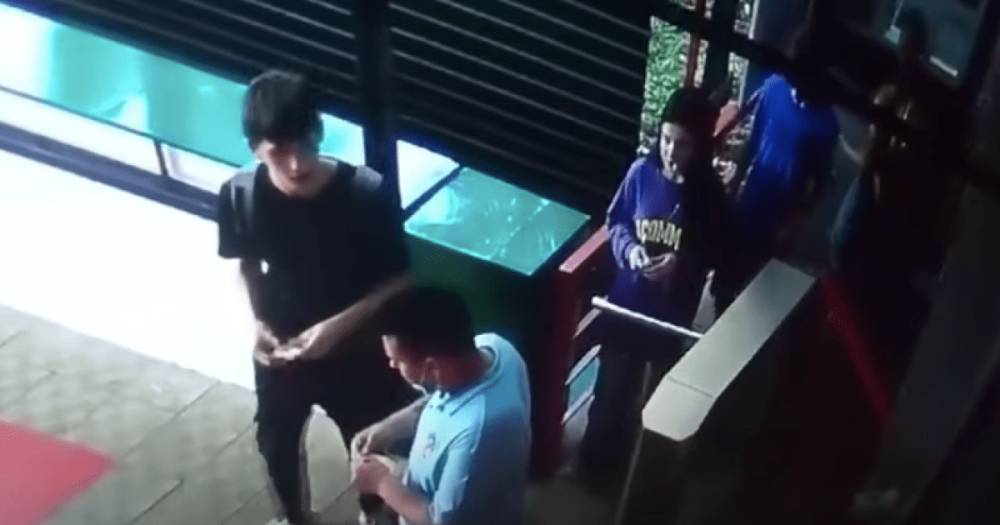 В Харькове подросток выпал из кабинки канатной дороги и попал под машину (видео)