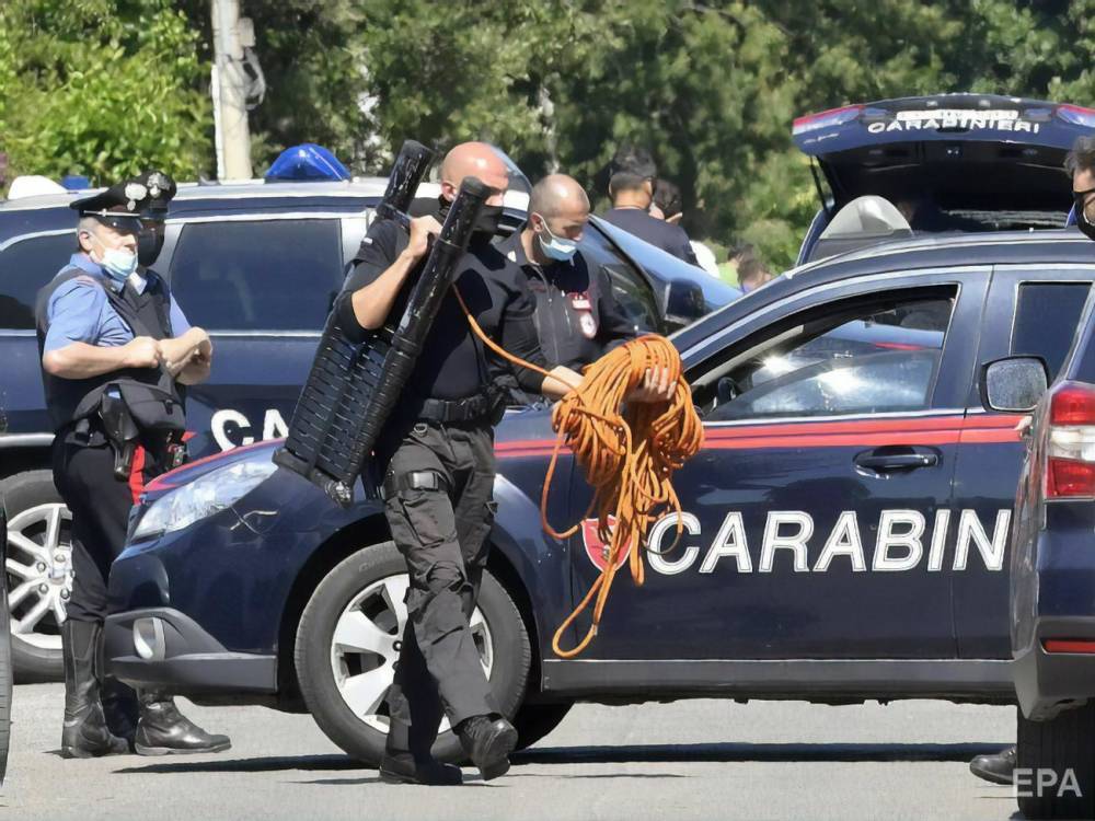 В Италии мужчина застрелил трех человек и покончил жизнь самоубийством