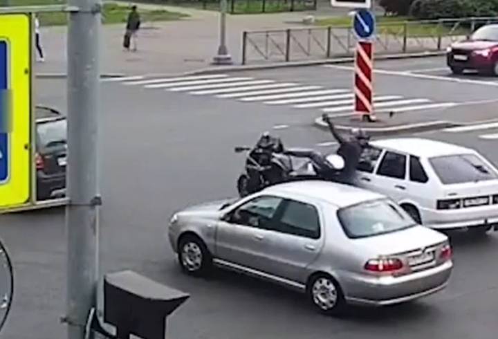 Мотоциклист пострадал в аварии в Московском районе Петербурга