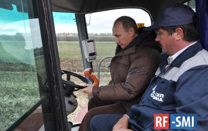 Путин про зарплату тракториста: "маловато"