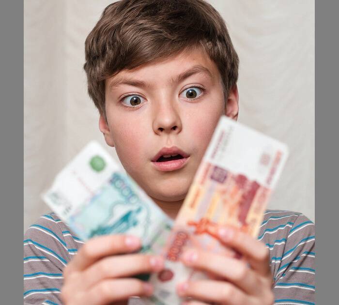 Сколько карманных денег выделяют россияне своим детям в неделю: