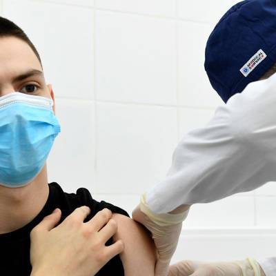 Суточный прирост новых заболевших коронавирусной инфекцией в России составил 13 721 случай