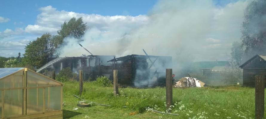 Целая семья осталась без крыши над головой из-за пожара в Карелии (ФОТО)