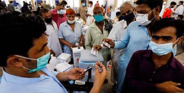 В Пакистане отказавшихся от вакцинации граждан лишат мобильной связи