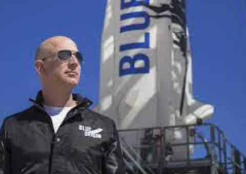 Компания Безоса продала билет в космос на аукционе за $28 миллионов