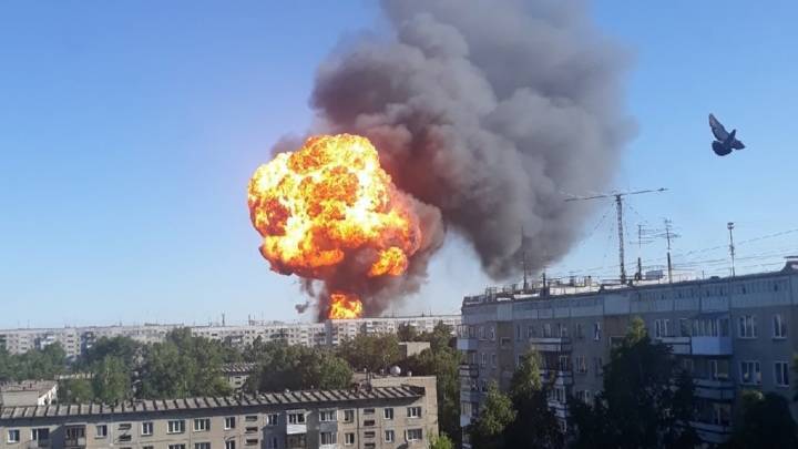 Пожар на взорвавшейся заправке в Новосибирске удалось локализовать