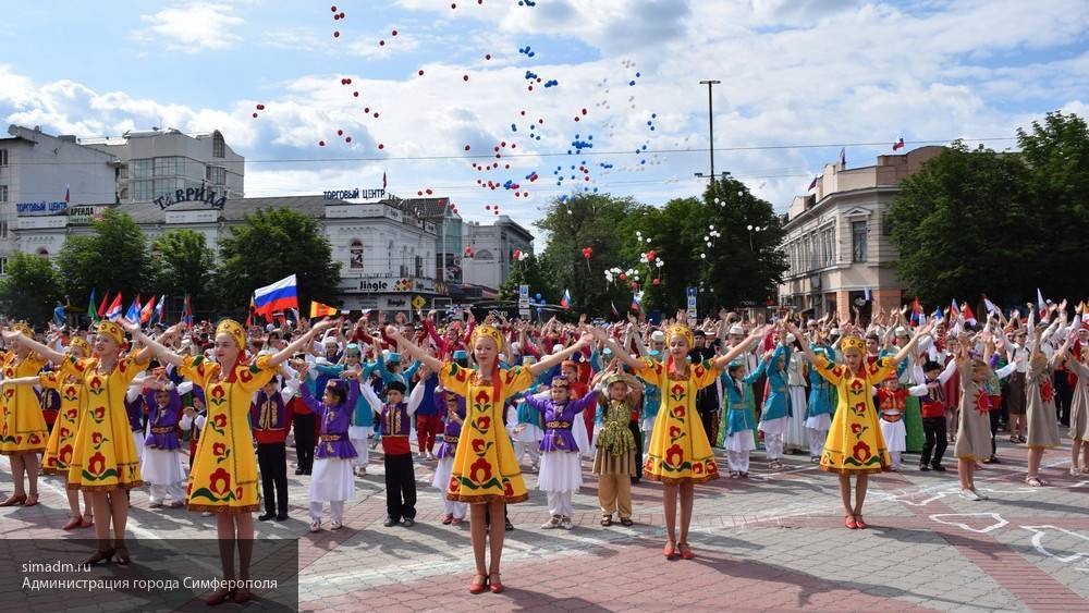Крымчане эмоционально рассказали о важности Дня России