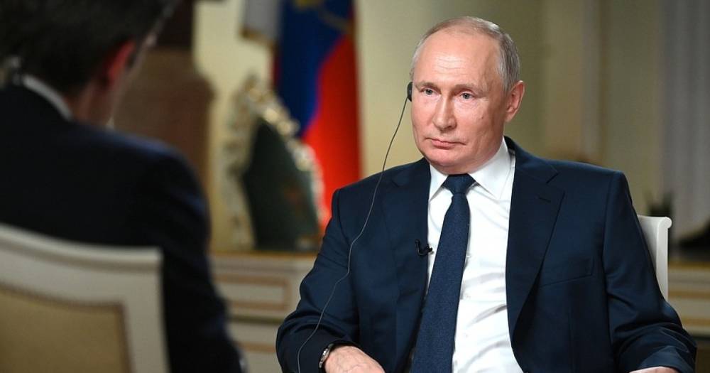 Путин заявил, что Украина стягивает к Донбассу войска и военную технику
