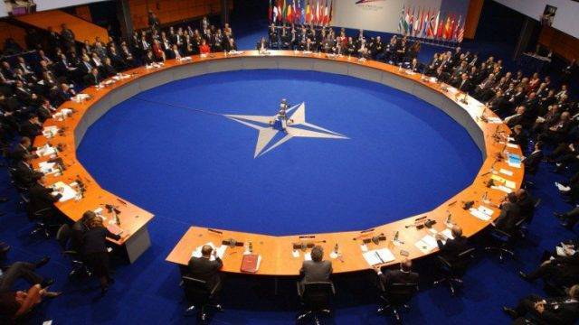 НАТО призывали РФ прекратить дестабилизацию Украины