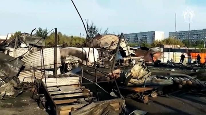 Уничтоженную взрывом новосибирскую заправку сняли на видео