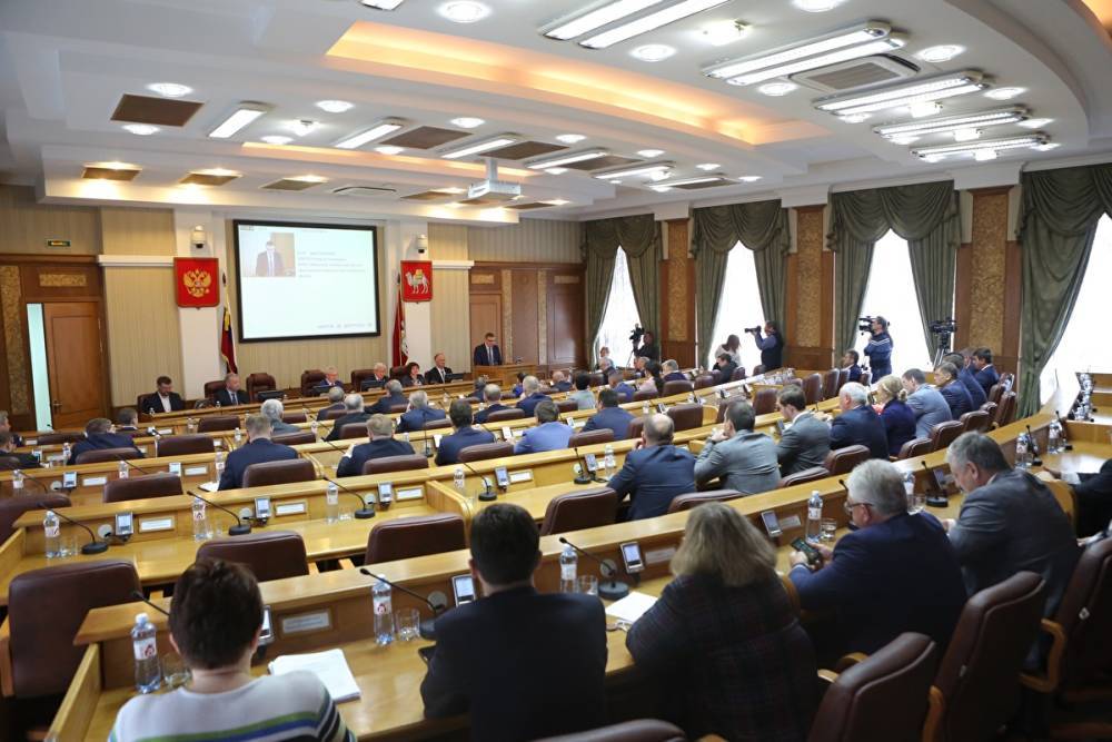 Челябинские депутаты изменят график, чтобы принять важный для Текслера закон