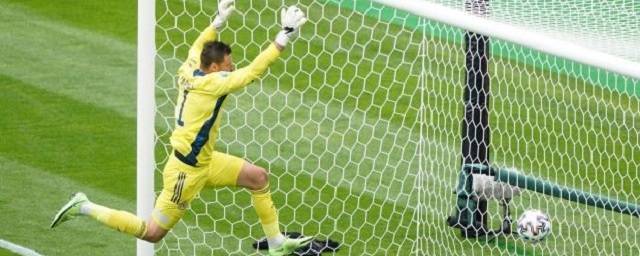 Шикарно: нападающий сборной Чехии Шик забил с центра поля в матче Евро-2020