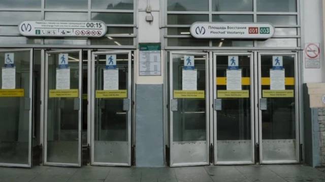 В метро Петербурга стали строже следить за масочным режимом