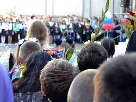 «Нам нужно больше школ. И срочно!»: петербуржцы рассказали, как учебные заведения Красносельского района захлебнулись в потоке детей
