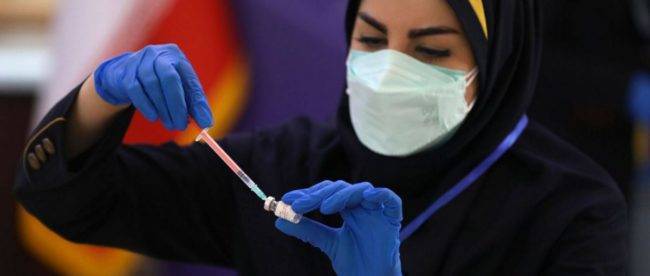 Иран одобрил экстренное использование первой собственной вакцины против COVID-19