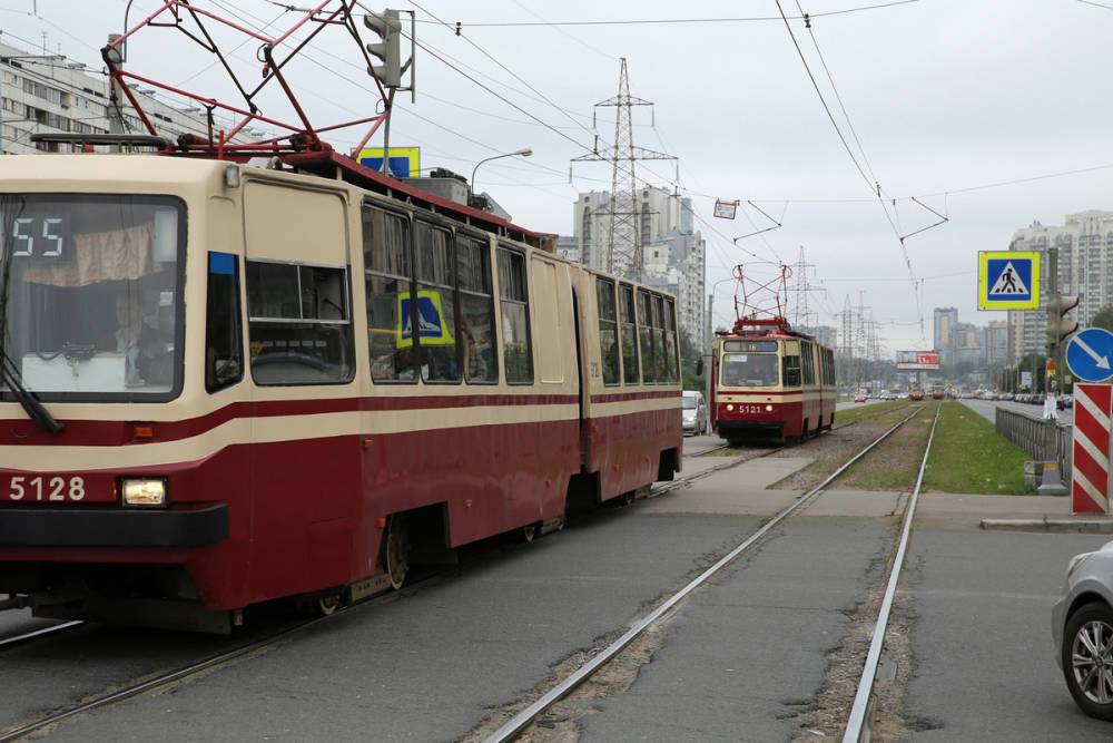 От «Озерков» до «Проспекта Просвещения» на две недели перестанут ходить трамваи