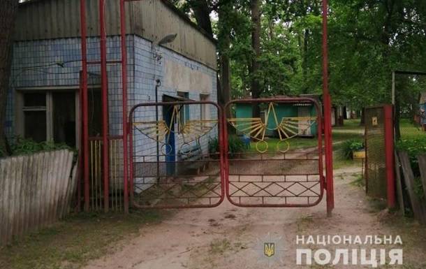 Под Киевом дети упали в выгребную яму, погибла 10-летняя девочка