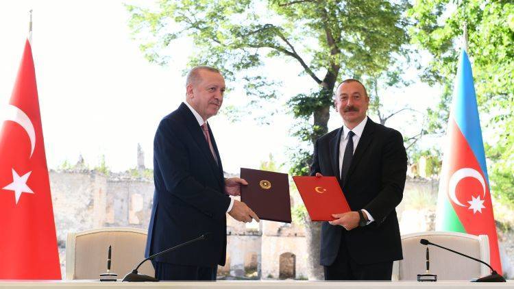 Эрдоган и Алиев подписали декларацию о союзничестве