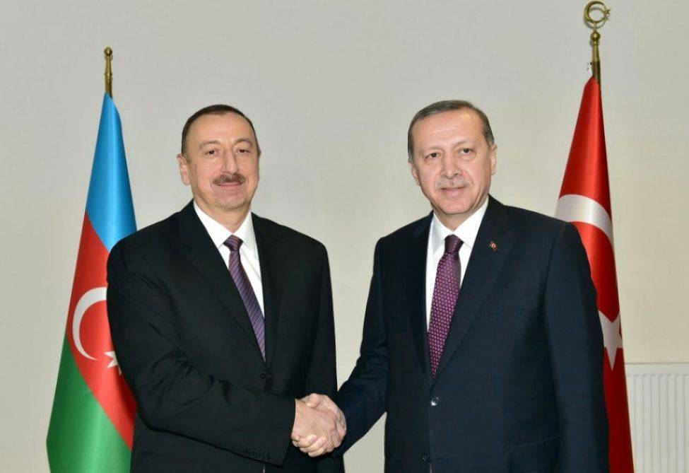 Президенты Азербайджана и Турции вместе с супругами посетили статуи известных азербайджанских деятелей Натаван, Бюльбюля и Узеира Гаджибейли в Шуше