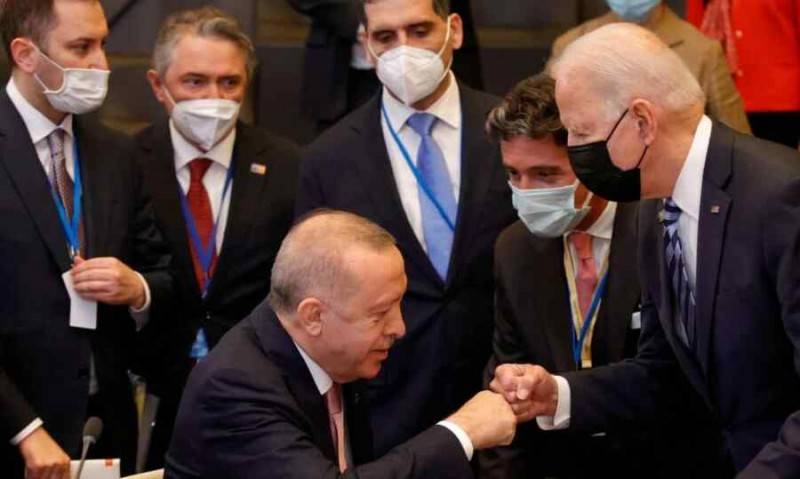 Неудачное фото Эрдогана заставило негодовать турецких политиков