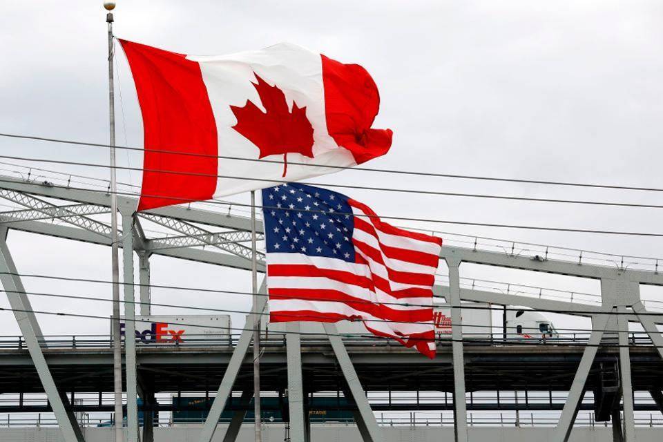 Главы нескольких регионов Канады просят открыть границу с США в июле