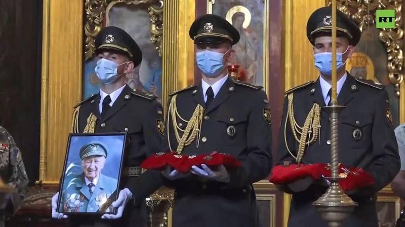 На Украине президентский полк принял участие в похоронах эсэсовца