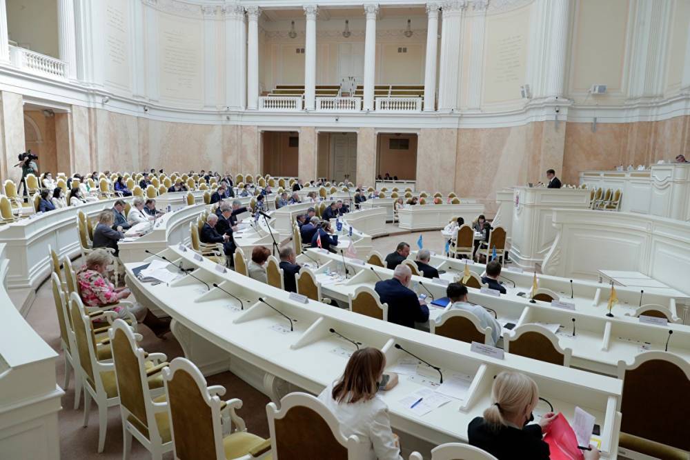 Депутат Петербурга не без скандала назначили выборы в городской парламент