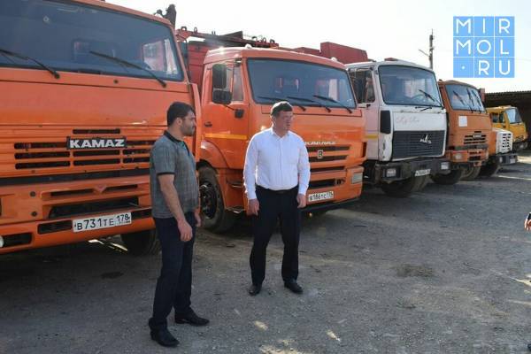 Гараж мусоровозов Карабудахкентского района пополнился спецтехникой