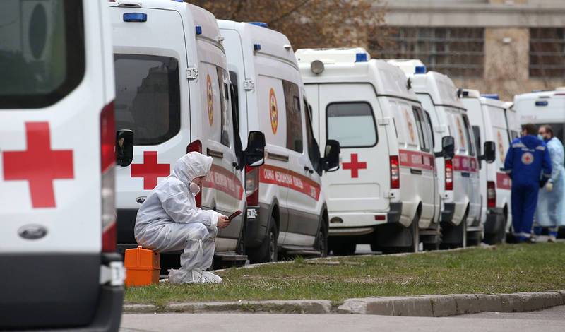 Скорые с COVID-пациентами выстроились в очереди в Новосибирске