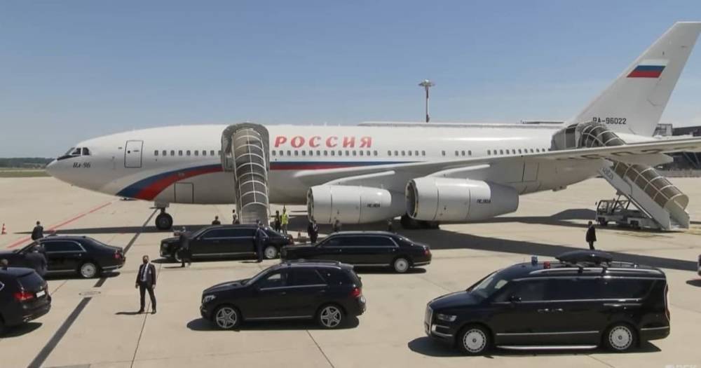 Кортеж подъехал прямо к закрытому трапу самолета: Путин прилетел в Женеву (фото, видео)