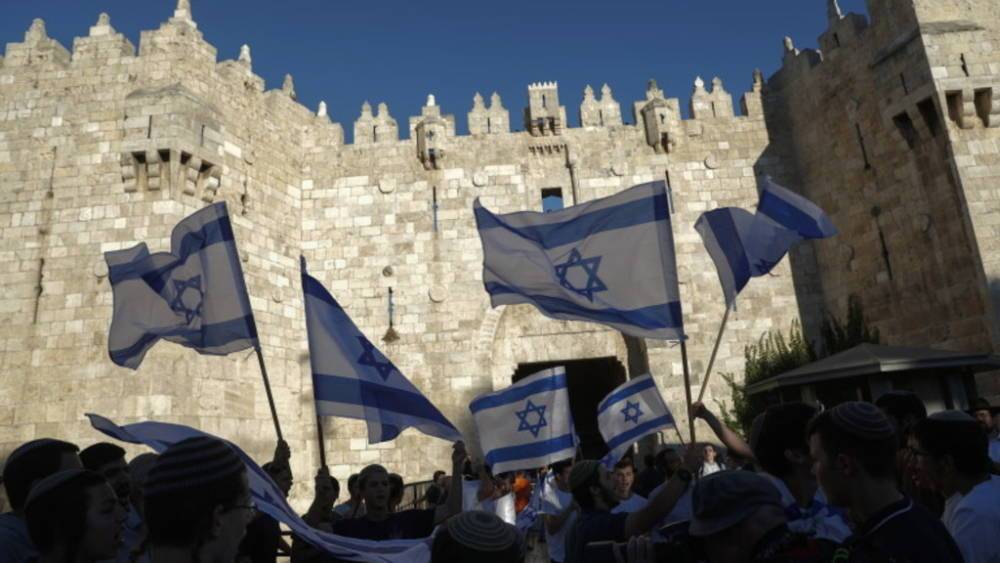 Марш сионистов в Иерусалиме и новая бомбежка Газы еврейской авиацией