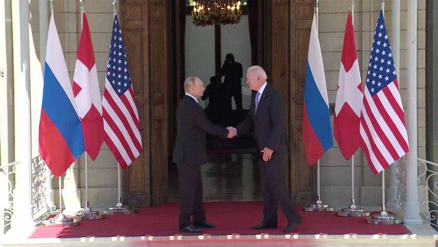 Путин и Байден пожали руки