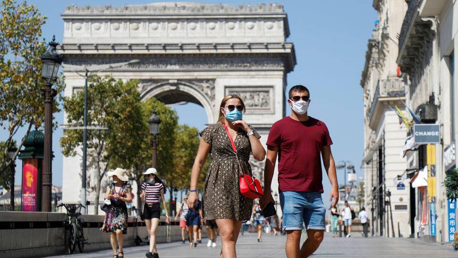 Во Франции отменили обязательное ношение масок