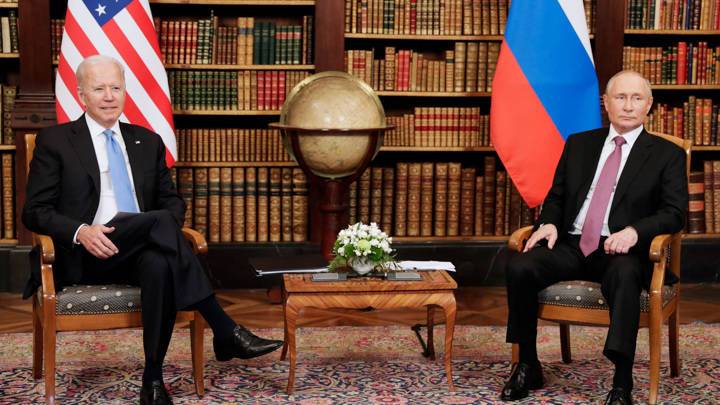 Переговоры Путина и Байдена начались с шутки
