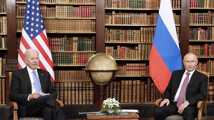 Переговоры Путина и Байдена в узком составе закончили