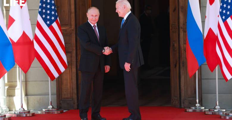 Байден — защитник, Путин — романтик: Физиономист оценил поведение президентов России и США на саммите в Женеве