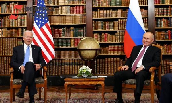 «Цвет царственный»: о чем говорят галстуки Путина и Байдена на переговорах