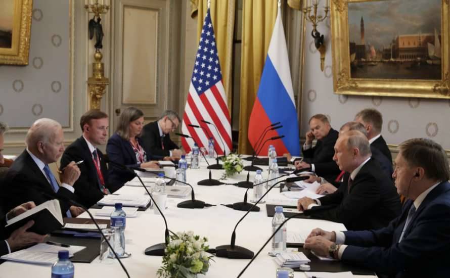 Переговоры Путина и Байдена перешли в расширенный формат